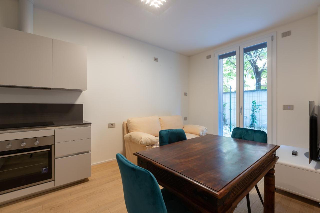 Ferienwohnung Cozy Flat With Parking Mailand Exterior foto