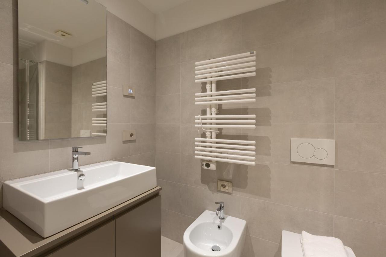 Ferienwohnung Cozy Flat With Parking Mailand Exterior foto