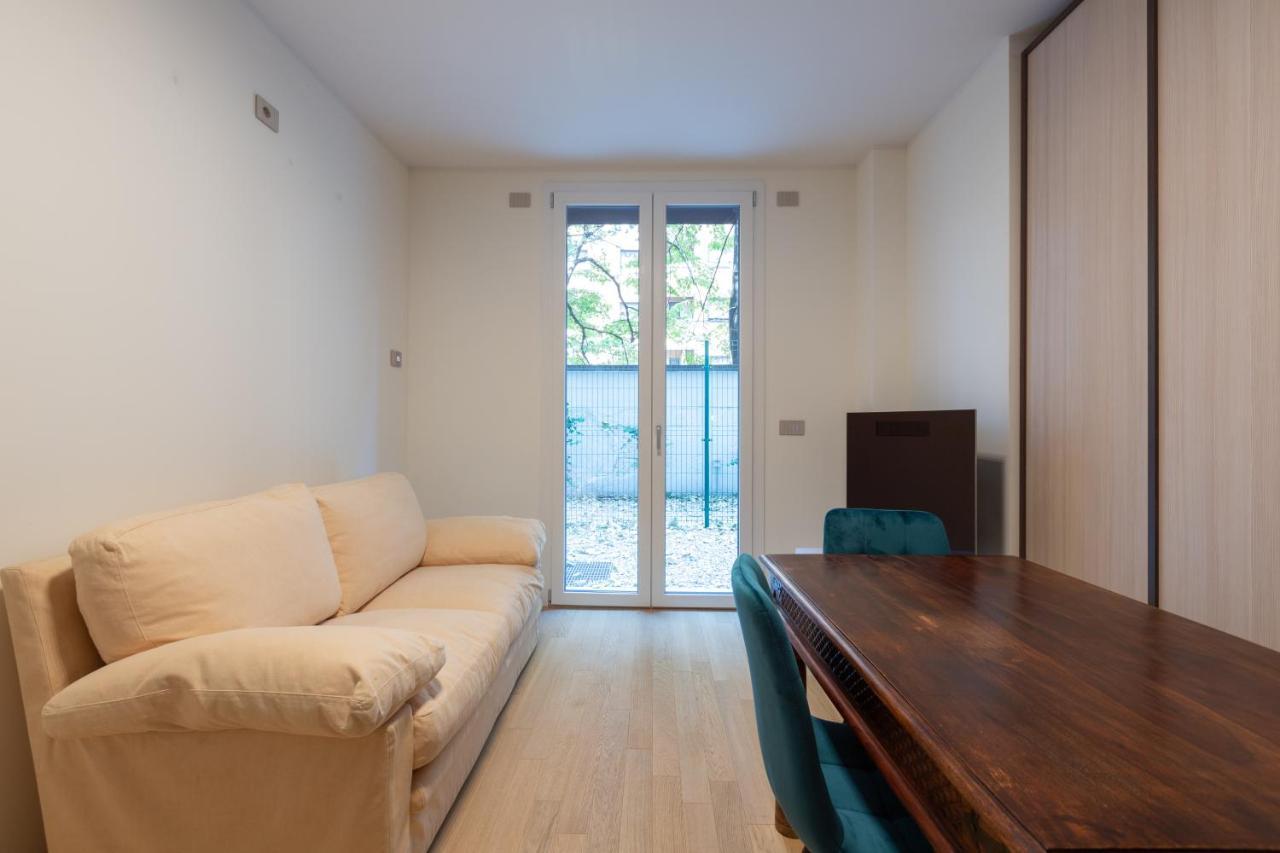 Ferienwohnung Cozy Flat With Parking Mailand Exterior foto