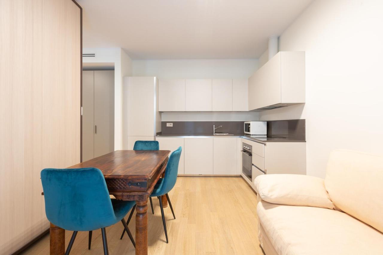 Ferienwohnung Cozy Flat With Parking Mailand Exterior foto